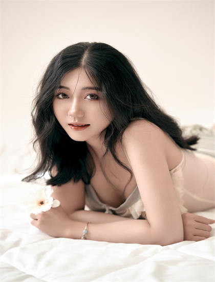 带你走进《他和她的喵店长2》的幕后世界：演员们的精彩表演背后 展现影视工作者的专业精神